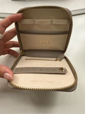 idyl Beige Travel Jewelry Case with Gold Hardware